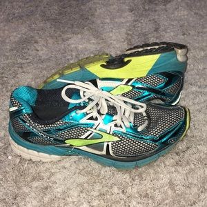 Brooks Ravena 4 Running Sneakers